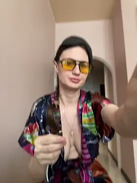 Flossy Vettie online show from June 18, 9:14 am
