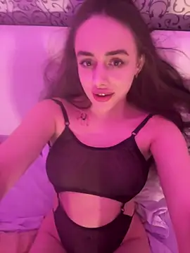 Lisaaan online show from October 29, 7:05 pm