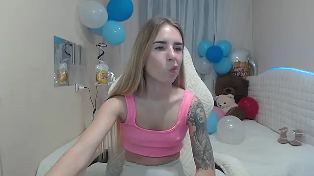 Snapshot of DeboraHorny chatting on October 5, 6:18 am DeboraHorny online show from October 5, 6:18 am