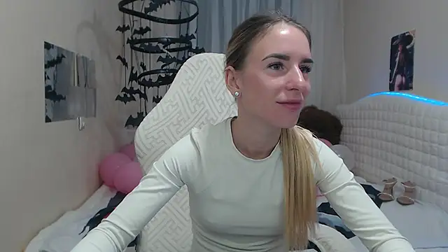 Snapshot of DeboraHorny chatting on October 18, 6:27 am DeboraHorny online show from October 18, 6:27 am