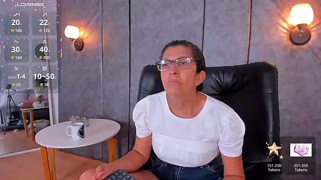 Keyla Milf online show from July 1, 8:30 pm