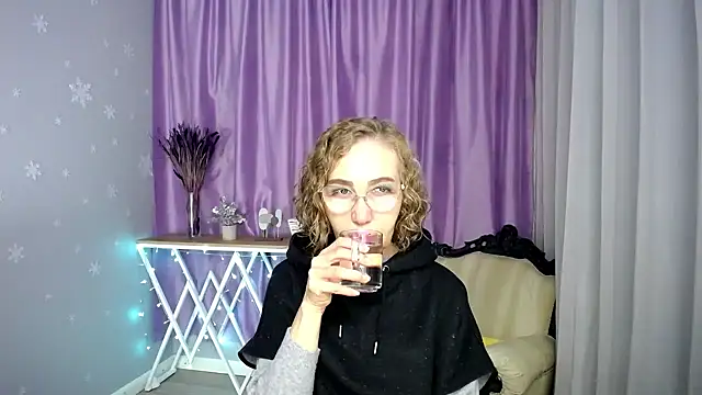 queen a n i online show from July 18, 8:17 am