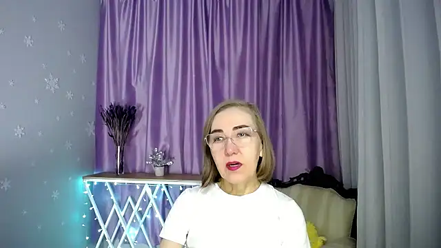 queen a n i online show from May 3, 7:23 am