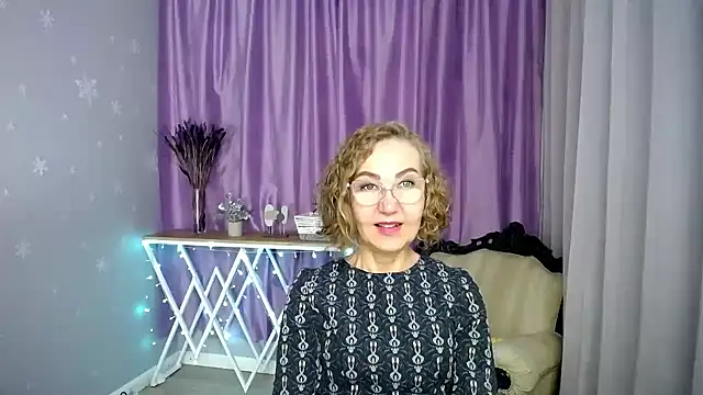 queen a n i online show from July 19, 9:22 am