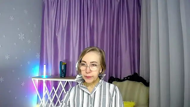 queen a n i online show from October 18, 8:06 am