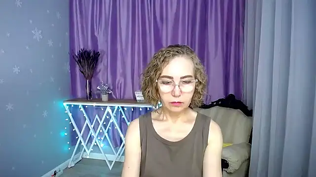 queen a n i online show from July 3, 9:48 am