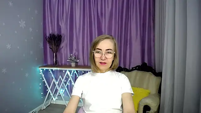 queen a n i online show from April 30, 7:57 am
