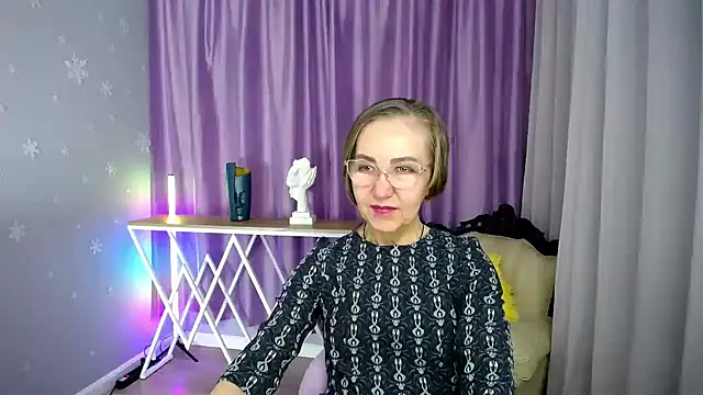 queen a n i online show from October 5, 7:35 am