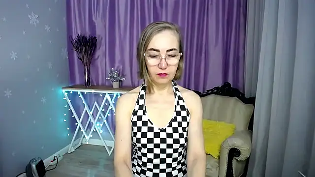 queen a n i online show from April 29, 8:28 am