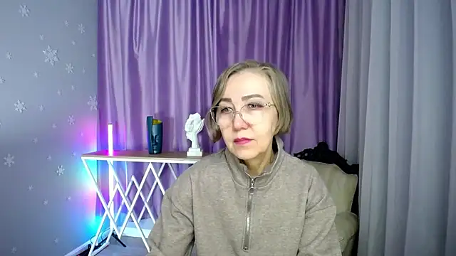 queen a n i online show from October 21, 10:08 am