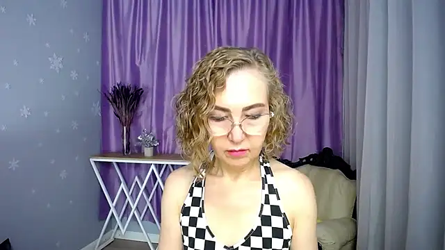 queen a n i online show from July 28, 10:02 am