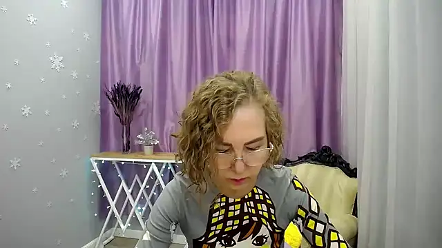 queen a n i online show from June 21, 9:35 am
