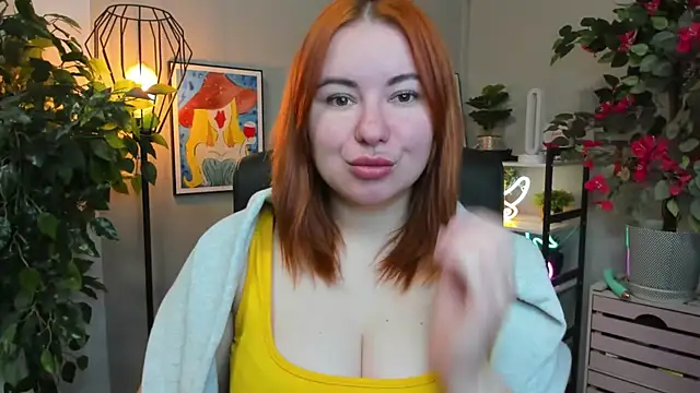 LAYLAxSTAR online show from November 5, 7:35 am