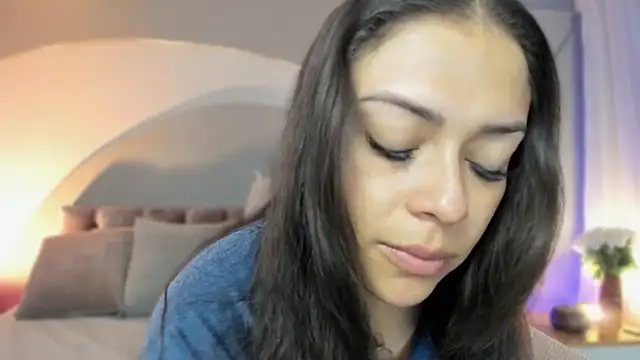 Nicolle W online show from July 14, 11:48 am
