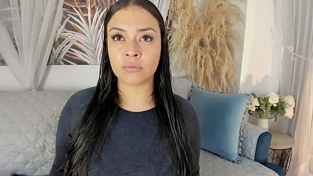 Nicolle W online show from June 30, 11:42 am