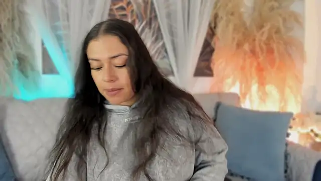 Nicolle W online show from June 20, 11:47 am