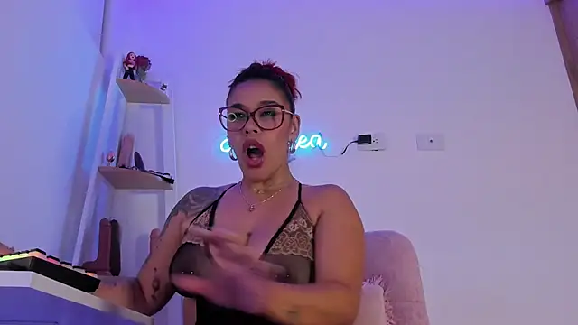 andrea lopezz  online show from September 19, 1:48 am