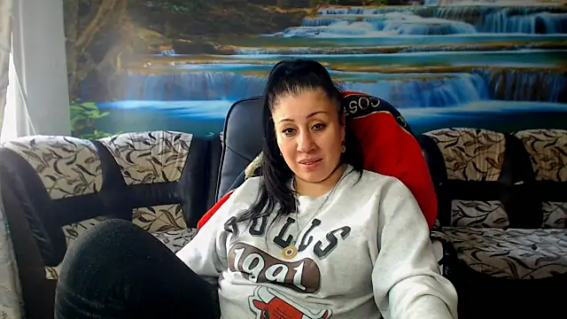 MoistMady online show from March 6, 2:23 pm