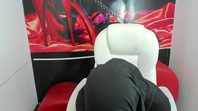 evelyn  salah online show from January 16, 10:39 pm