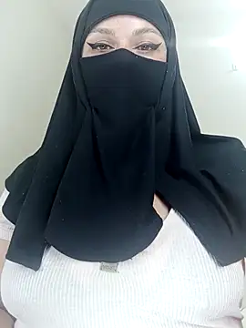 evelyn  salah online show from October 14, 5:04 pm