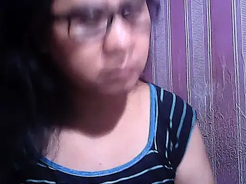 Snapshot of sweetsosie18 chatting on October 13, 10:23 pm sweetsosie18 online show from October 13, 10:23 pm