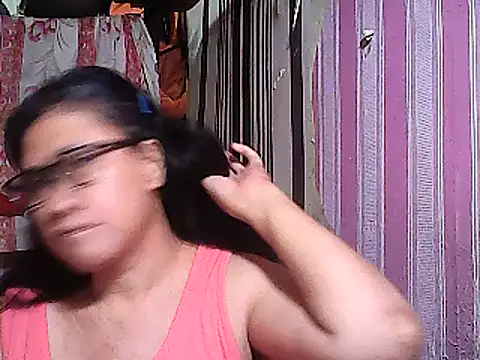 Snapshot of sweetsosie18 chatting on December 2, 8:48 am sweetsosie18 online show from December 2, 8:48 am