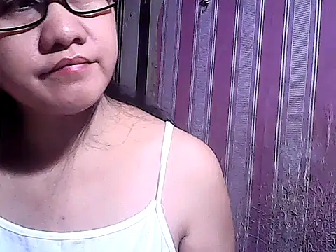 Snapshot of sweetsosie18 chatting on October 4, 9:08 pm sweetsosie18 online show from October 4, 9:08 pm