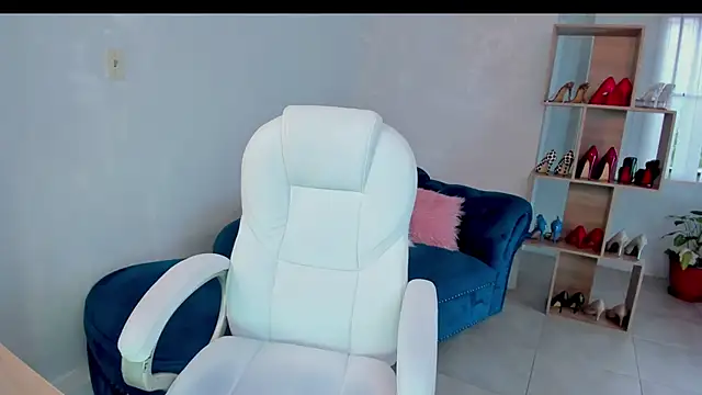 MissRhodes1 online show from January 13, 8:02 pm