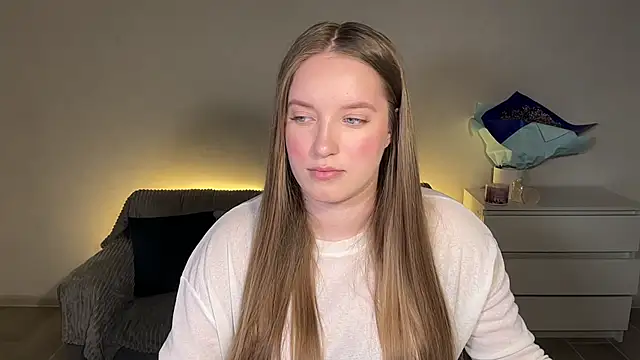 EvaMaddison online show from March 2, 5:30 pm