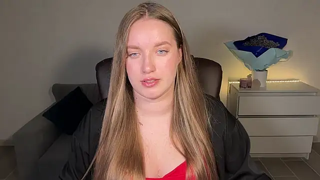 EvaMaddison online show from June 9, 7:13 pm