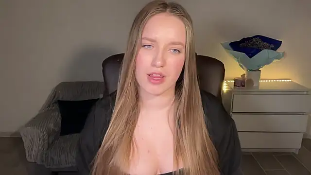 EvaMaddison online show from April 27, 7:55 pm