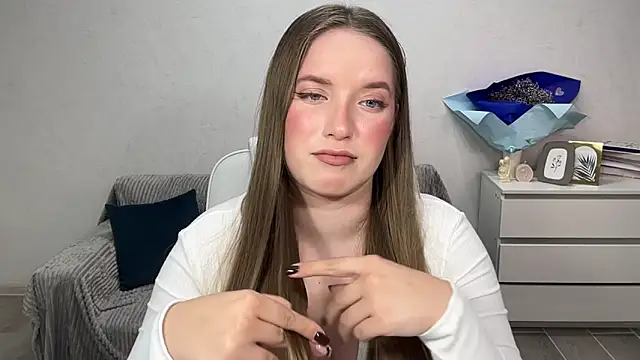 EvaMaddison online show from November 16, 6:30 pm