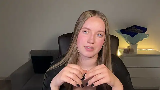 EvaMaddison online show from June 12, 9:23 pm