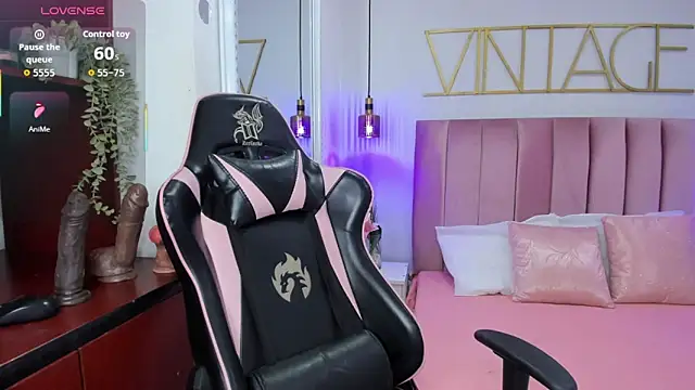 amy-thomson1 online show from September 26, 12:58 pm