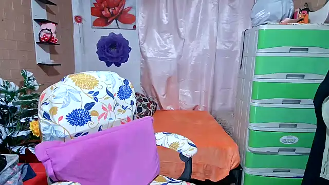 Ugly Filipina online show from June 28, 6:47 pm