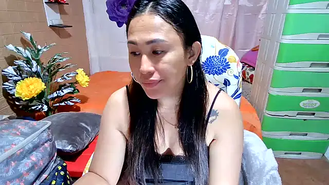 Ugly Filipina online show from June 7, 1:18 pm