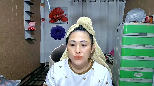 Ugly Filipina online show from May 1, 10:13 pm