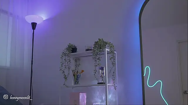 Snapshot of honeey_ chatting on September 15, 10:28 pm honeey online show from September 15, 10:28 pm