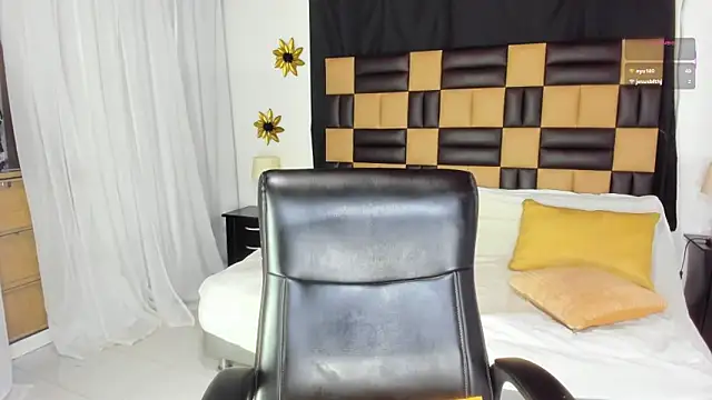 Snapshot of BarbieKano chatting on September 28, 1:23 am BarbieKano online show from September 28, 1:23 am