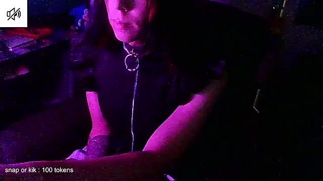Snapshot of crystalxh chatting on October 15, 8:22 pm crystalxh online show from October 15, 8:22 pm