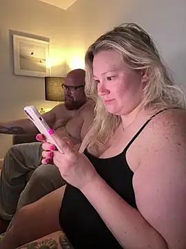 PiggyRose online show from May 15, 10:45 pm