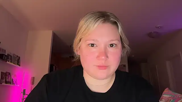 PiggyRose online show from August 4, 12:16 am