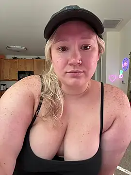 PiggyRose online show from July 10, 10:42 pm