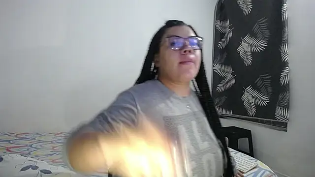 mabigomez00 online show from July 1, 9:09 am