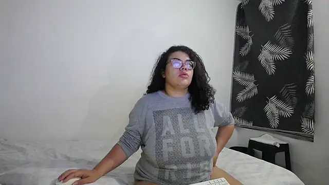 mabigomez00 online show from April 30, 9:14 am