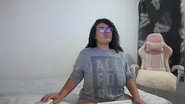 mabigomez00 online show from November 3, 9:35 am