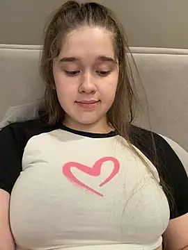 HornyGirlH online show from July 5, 10:37 pm