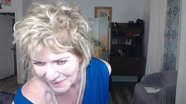 SindeeDix online show from March 5, 2:46 pm