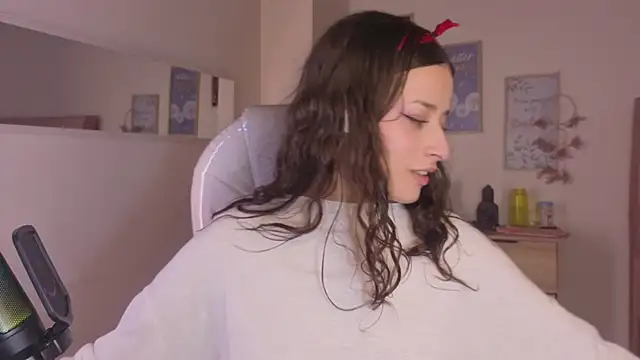 Amaia Daniells online show from November 5, 3:56 am