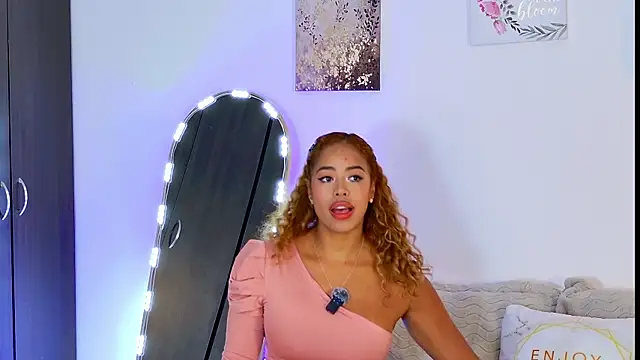 SarahCinnamon- online show from June 26, 4:52 pm